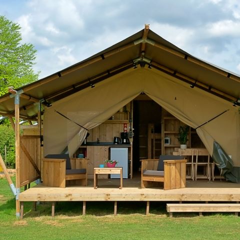 CANVAS AND WOOD TENT 5 people - including sanitary facilities