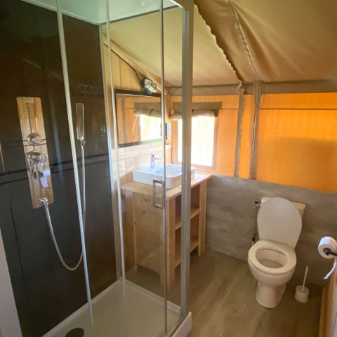 CANVAS AND WOOD TENT 6 people - including sanitary facilities