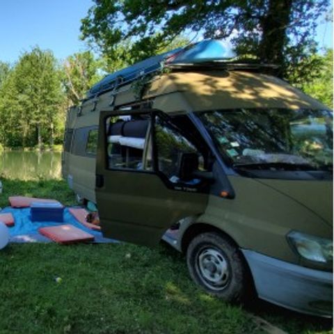 STAANPLAATS - Tent of bestelwagen