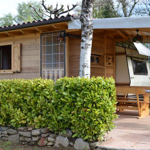 CARAVANE 2 personnes - Avec eau et salle de bain privée (pas de douche)