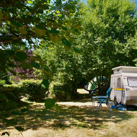 EMPLACEMENT - caravane + voiture + électricité