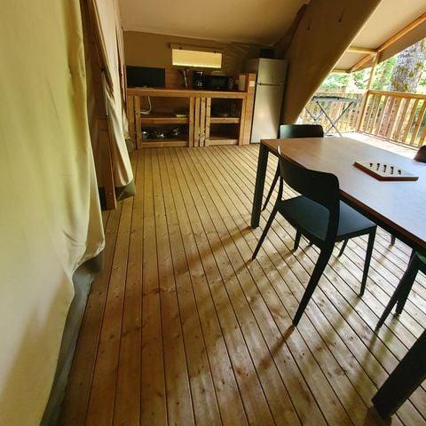 Lodge 4 personen - Mini-Wood op canvas palen, zonder sanitair, voor 4 personen