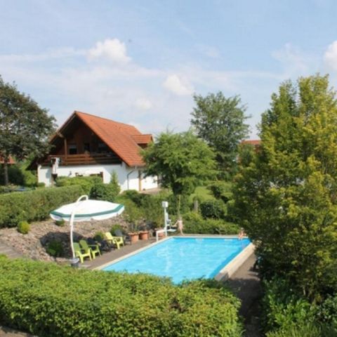 BUNGALOW 5 people - Spacious apartment with oven, located in the green Bruchttal valley