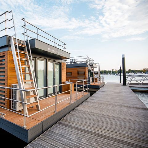 HOUSE 4 people - Floating House