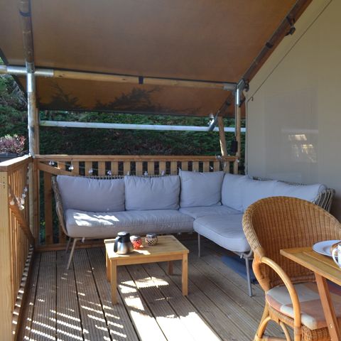 CANVAS AND WOOD TENT 4 people - south-facing with luxury shower and views of the golf course