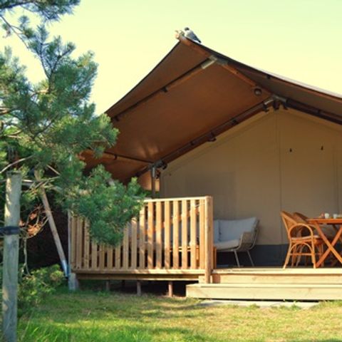 CANVAS AND WOOD TENT 4 people - south-facing with luxury shower and views of the golf course