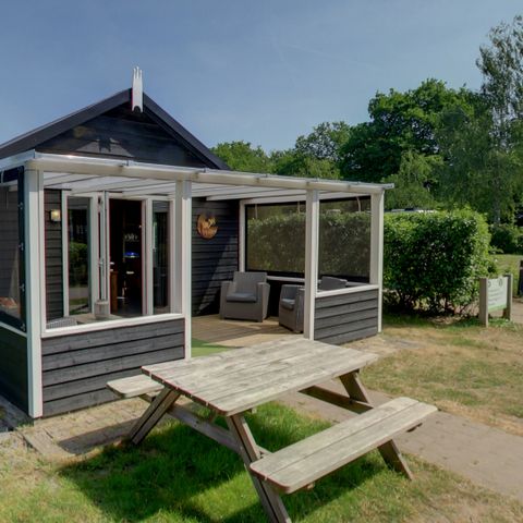 HOUSE 5 people - Fox Lodge - Showering in luxury sanitary pavilion!