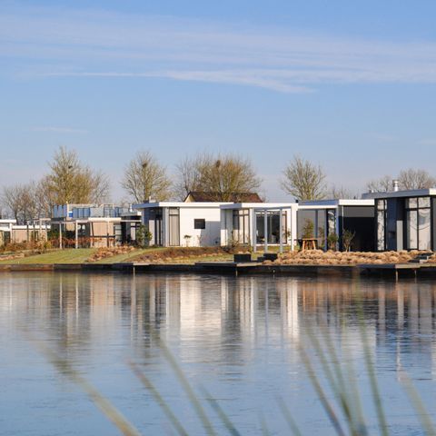 BUNGALOW 6 personnes - Pavillon au bord de l'eau