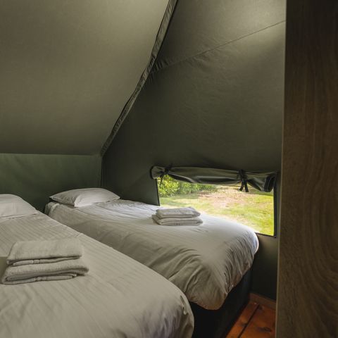 TENT 6 people - XL tent suite with private sanitary facilities (max. 2 adults)