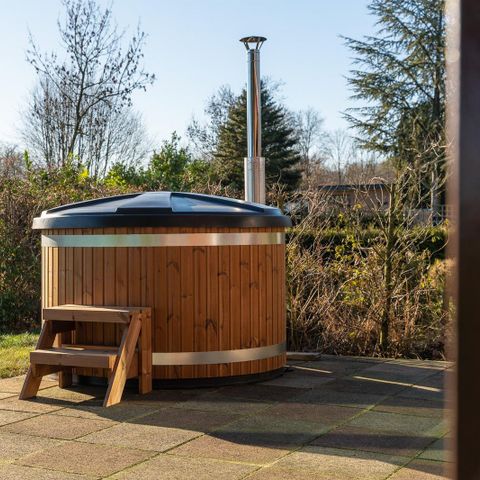 LODGE 4 people - Forest Lodge with private sauna and hot tub - sleeps 4