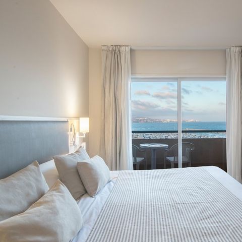 APARTMENT 4 people - (max. 3 adults) Superior Air-conditioned & Seaview