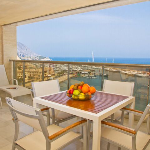 APARTMENT 5 people - (max. 4 adults) Standard Sea view