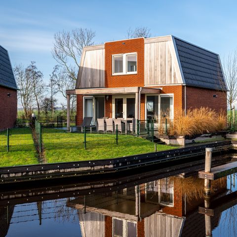 HOUSE 8 people - Sneekermeer 8 with Jacuzzi