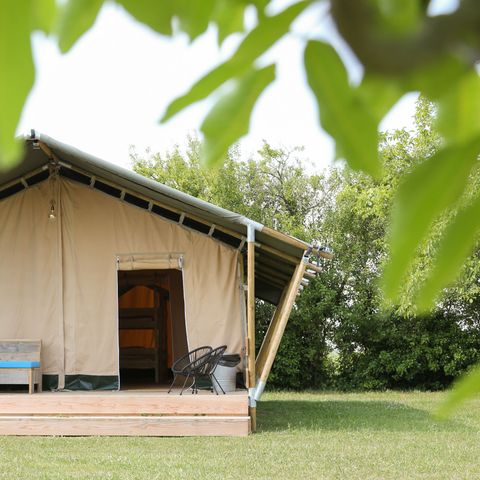 CANVAS AND WOOD TENT 5 people - Safari lodge Prestige +airco (2-5 persons)