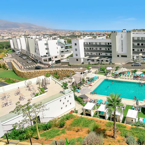 APARTMENT 6 people - Penthouse poolside