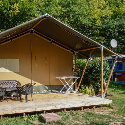 CANVAS AND WOOD TENT 6 people - incl. private sanitary unit