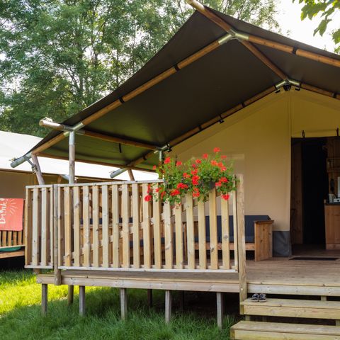 CANVAS AND WOOD TENT 6 people - including sanitary facilities