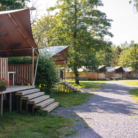 TENTE TOILE ET BOIS 4 personnes - y compris les installations sanitaires