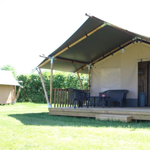 CANVAS AND WOOD TENT 4 people - including sanitary facilities