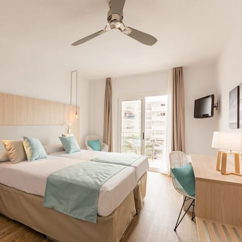 CHAMBRE 3 personnes - Chambre d'hôtel standard C3 (max. 2 adultes)