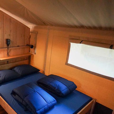 CANVAS AND WOOD TENT 6 people - including sanitary facilities