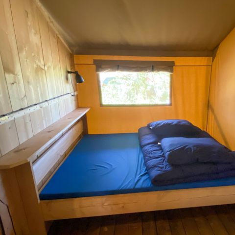 CANVAS AND WOOD TENT 4 people - including sanitary facilities