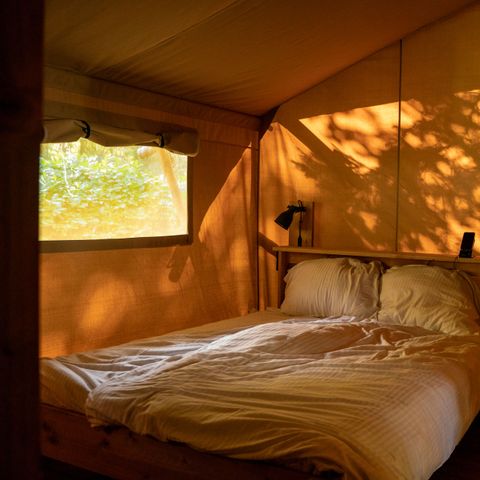 CANVAS AND WOOD TENT 6 people - including sanitary facilities