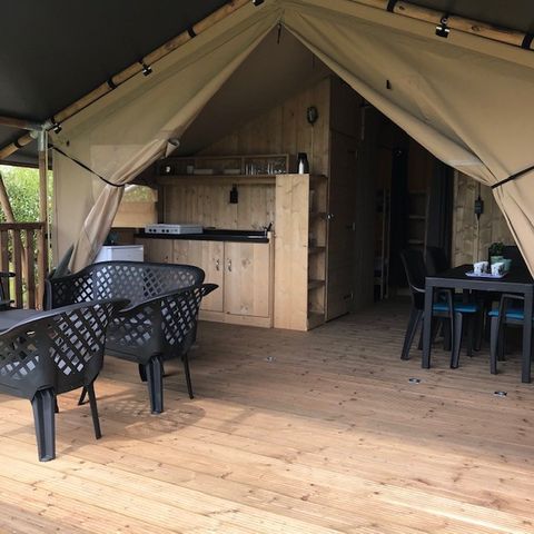 CANVAS AND WOOD TENT 5 people - including sanitary facilities