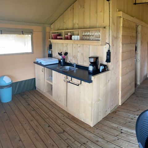 CANVAS AND WOOD TENT 4 people - including sanitary facilities