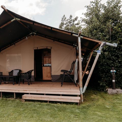 CANVAS AND WOOD TENT 4 people - including sanitary facilities