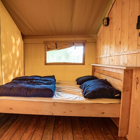 CANVAS AND WOOD TENT 4 people - including sanitary facilities