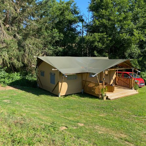 CANVAS AND WOOD TENT 6 people - including sanitary facilities