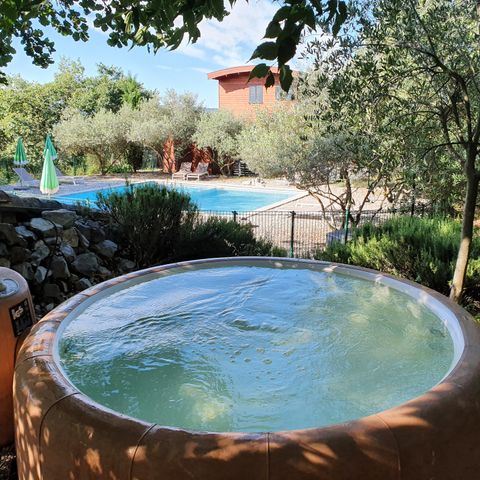 LODGE 2 personnes - Roulotte (Séjour Nuit d'Amour )  climatisée / Spa privatif et ambiance Romantique / 2 pers inclus